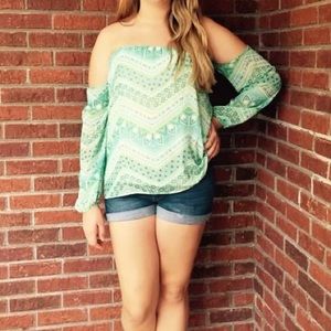 OFF THE SHOULDER TOP